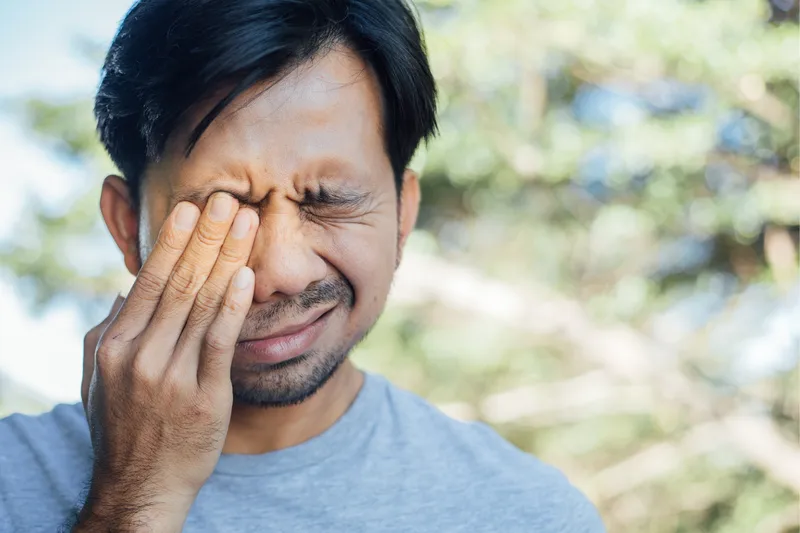 Zachowaj zdrowie oczu - porady dotyczące higieny i pielęgnacji przy noszeniu soczewek kontaktowych